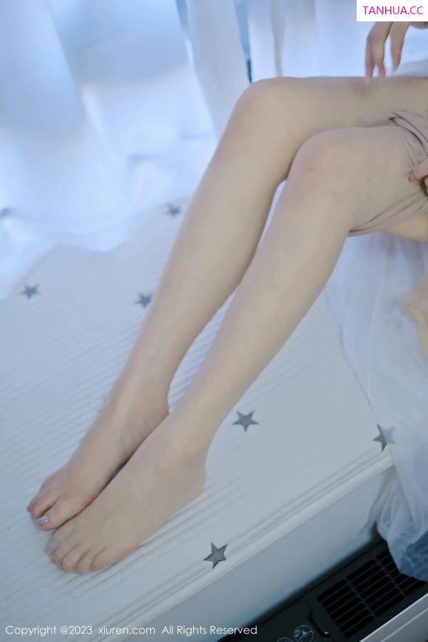 lavinia汐  [XiuRen]高清写真图 2023.12.27 No.7870 Lavinia肉肉 丝袜美腿第14张图片